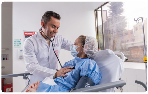 dr-atendiendo-paciente